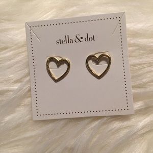 Stella & Dot Essential Hammered Heart studs-Gold